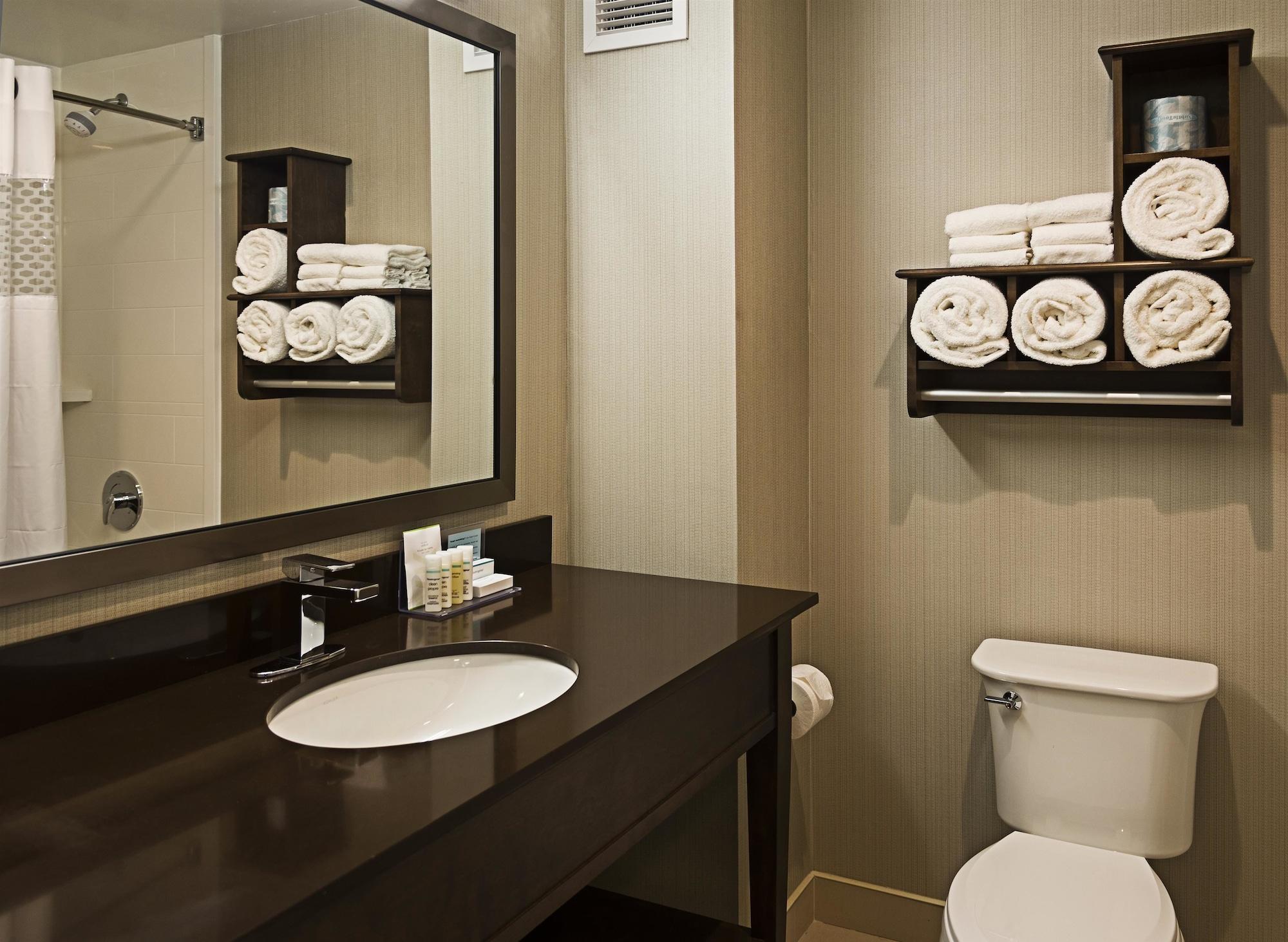 Hampton Inn By Hilton Ottawa Airport Exterior photo