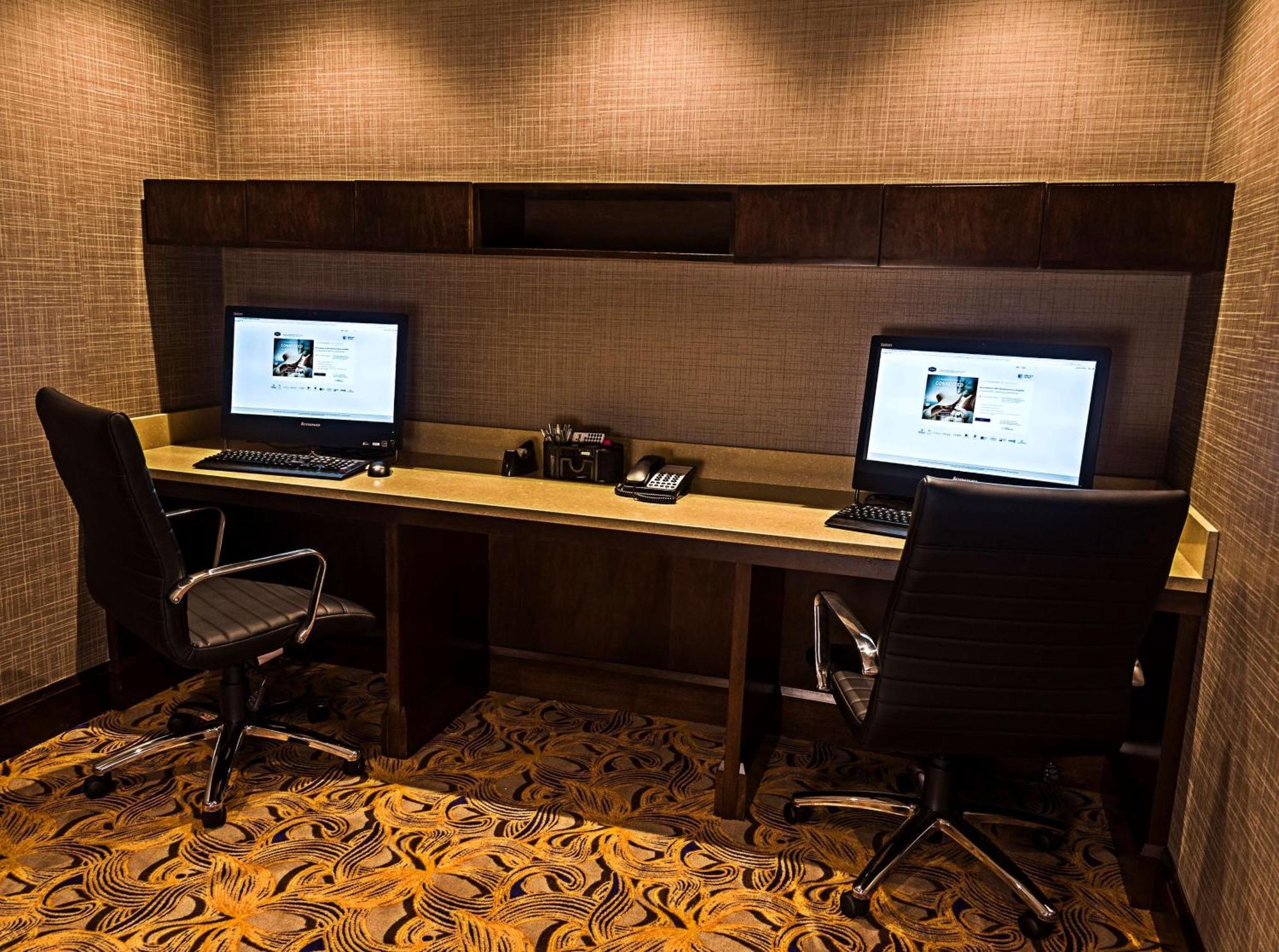 Hampton Inn By Hilton Ottawa Airport Exterior photo